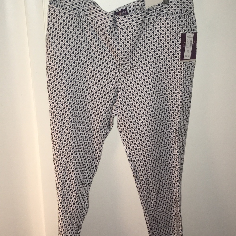 NWT Roz & Ali printed ankle pants